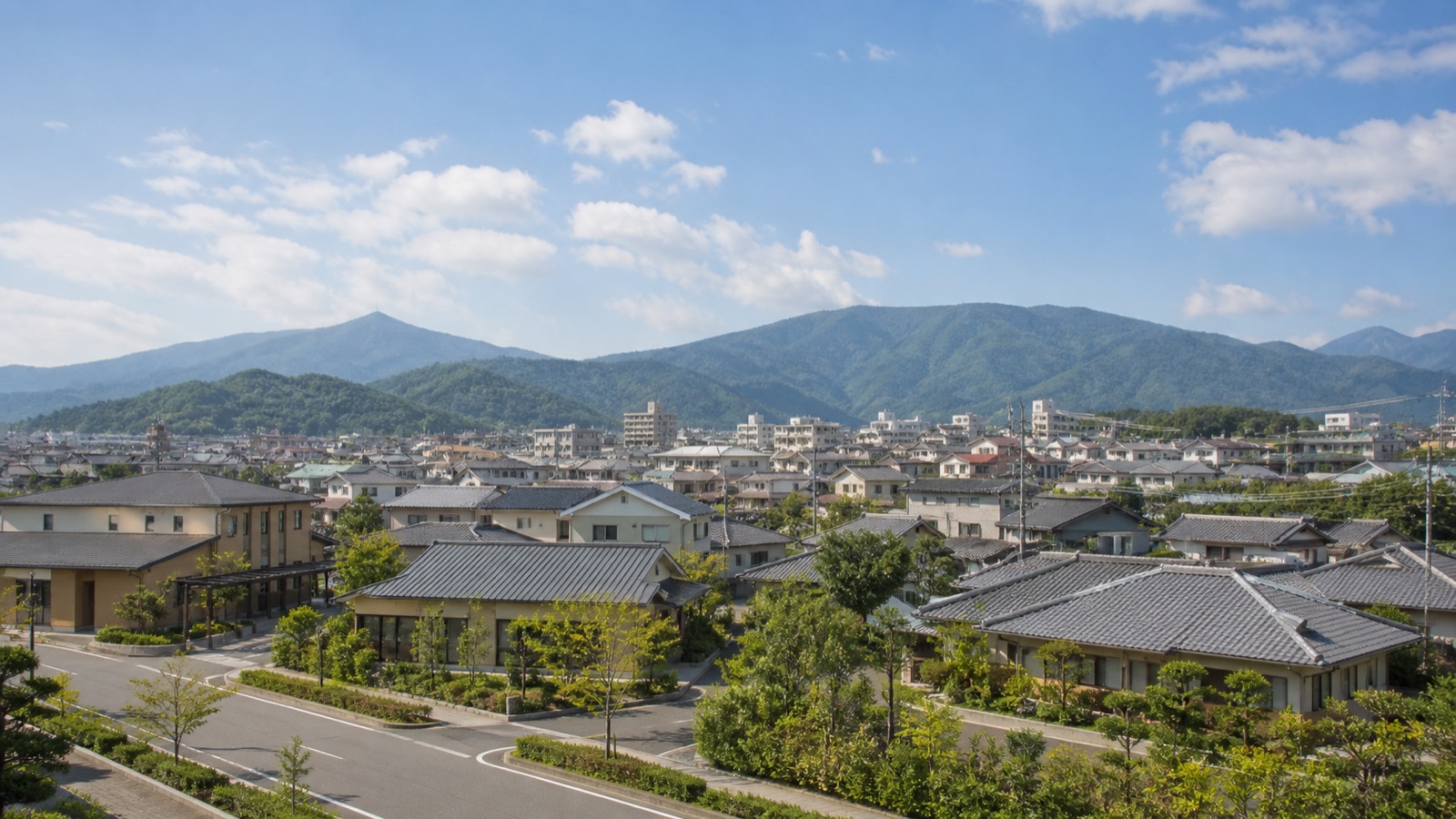 医療機関や住まいが並ぶ、地域のまちなみ