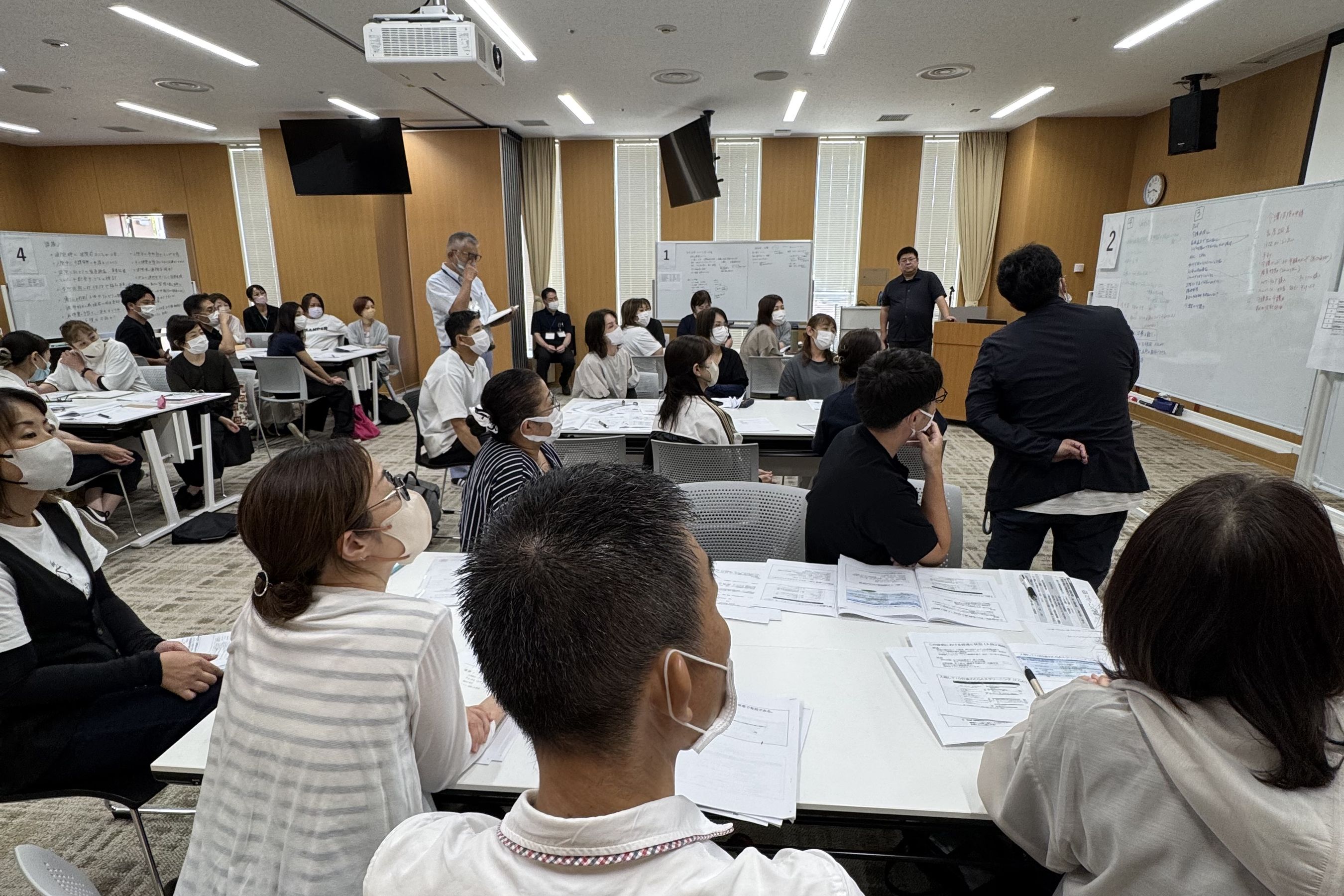 基礎研修会でのグループワークの様子